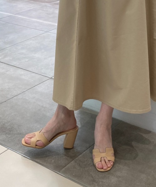 カラーノ CARRANO 8.5cmヒールミュールサンダル （オフホワイト） カラーノ CARRANO 8.5cmヒールミュールサンダル （ホワイト