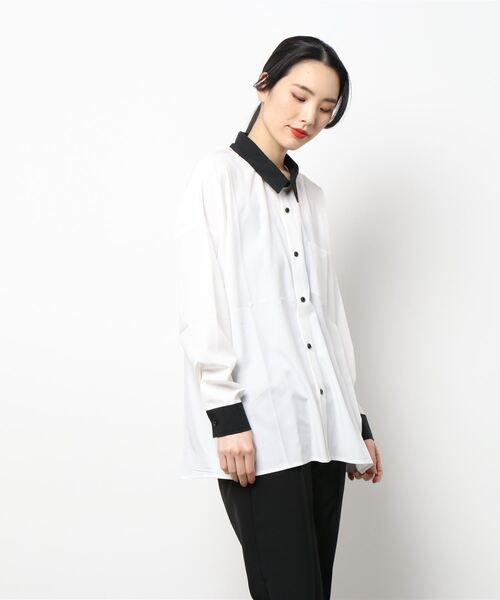 INASTUDIOS ZOO（イーナストゥディオスズー）の「「INASTUDIOS SELECT」ポリストレッチ クレリックシャツ トップス レディース（シャツ/ブラウス・レディース・ホワイト/グレイッシュベージュ/チャコール/グリーン/サックスブルー/ブラック/ネイビー/パープル・MEDIUM/LARGE/X-LARGE）」の12枚目の写真