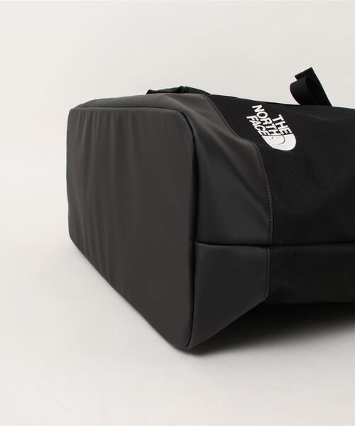 THE NORTH FACE（ザノースフェイス）の「THE NORTH FACE Fieludens Gear Tote M NM82201（アウトドアグッズ・メンズ・ブラック/オリーブ・FREE）」の8枚目の写真