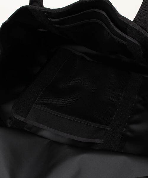 THE NORTH FACE（ザノースフェイス）の「THE NORTH FACE Fieludens Gear Tote M NM82201（アウトドアグッズ・メンズ・ブラック/オリーブ・FREE）」の7枚目の写真