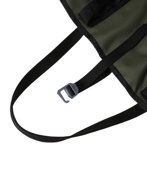 THE NORTH FACE（ザノースフェイス）の「THE NORTH FACE Fieludens Gear Tote M NM82201（アウトドアグッズ・メンズ・ブラック/オリーブ・FREE）」の9枚目の写真