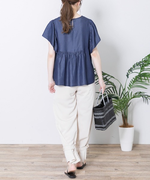 URBAN RESEARCH Sonny Label（アーバンリサーチサニーレーベル）の「フレアスリーブデニムブラウス（シャツ/ブラウス・レディース・インディゴブルー/ライトインディゴブルー・FREE）」の4枚目の写真