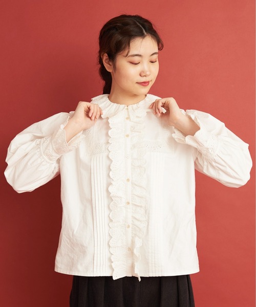 Malle(マル)の「malle オックス カットワーク刺繍 ブラウス(シャツ/ブラウス・レディース・ホワイト/ブラック・FREE)」の2枚目の写真