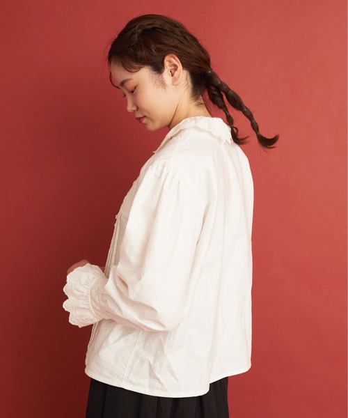 Malle(マル)の「malle オックス カットワーク刺繍 ブラウス(シャツ/ブラウス・レディース・ホワイト/ブラック・FREE)」の4枚目の写真