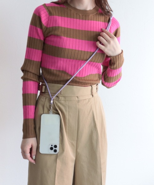 fredy emue(フレディエミュ)の「コードスマホショルダーストラップ(スマホグッズ・レディース・グリーン系その他3/パープル系その他4/イエロー系その他3・FREE)」の2枚目の写真