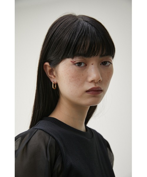 AZUL by moussy（アズールバイマウジー）の「2WAY COLOR ACRYL RING EARRINGS/フェイクパールアシンメトリーイヤリング（ピアス（両耳用）・レディース・イエロー/ダークブルー・FREE）」の3枚目の写真