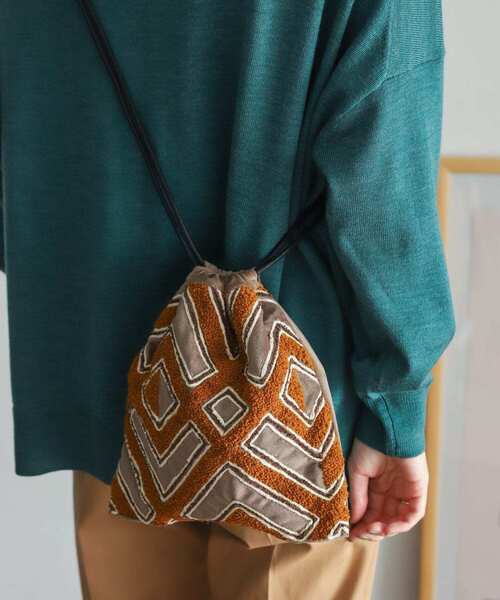 URBAN RESEARCH DOORS(アーバンリサーチドアーズ)の「『別注』beej×DOORS ベルベットバッグ(ショルダーバッグ・レディース・ブラック/ブラウン・ONE)」の2枚目の写真