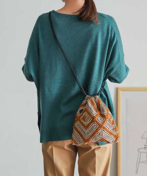 URBAN RESEARCH DOORS(アーバンリサーチドアーズ)の「『別注』beej×DOORS ベルベットバッグ(ショルダーバッグ・レディース・ブラック/ブラウン・ONE)」の3枚目の写真