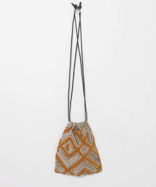 URBAN RESEARCH DOORS(アーバンリサーチドアーズ)の「『別注』beej×DOORS ベルベットバッグ(ショルダーバッグ・レディース・ブラック/ブラウン・ONE)」の5枚目の写真