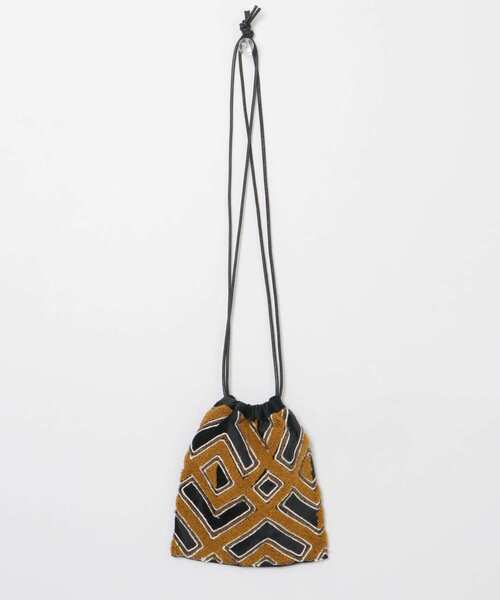 URBAN RESEARCH DOORS(アーバンリサーチドアーズ)の「『別注』beej×DOORS ベルベットバッグ(ショルダーバッグ・レディース・ブラック/ブラウン・ONE)」の6枚目の写真