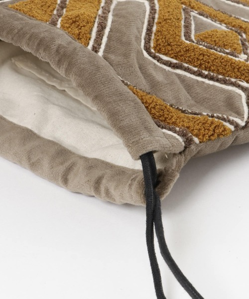 URBAN RESEARCH DOORS(アーバンリサーチドアーズ)の「『別注』beej×DOORS ベルベットバッグ(ショルダーバッグ・レディース・ブラック/ブラウン・ONE)」の12枚目の写真