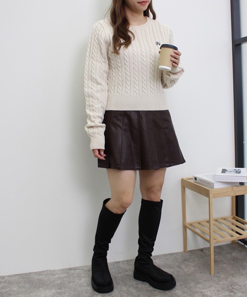 INGNI（イング）の「胸刺しゅうケーブルニット（ニット/セーター・レディース・ブラック/グリーン/アイボリー/ベージュ・M）」の6枚目の写真