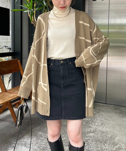 CAPRICIEUX LE'MAGE(カプリシューレマージュ)の「ラインジャガードカーディガン(カーディガン/ボレロ・レディース・チャコールグレー/ベージュ/ライトベージュ・FREE)」の2枚目の写真