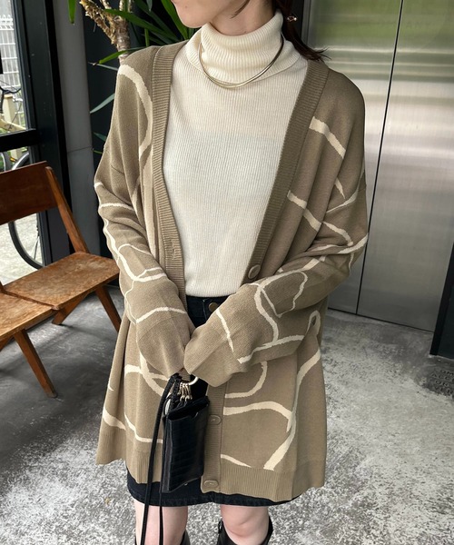 CAPRICIEUX LE'MAGE(カプリシューレマージュ)の「ラインジャガードカーディガン(カーディガン/ボレロ・レディース・チャコールグレー/ベージュ/ライトベージュ・FREE)」の8枚目の写真