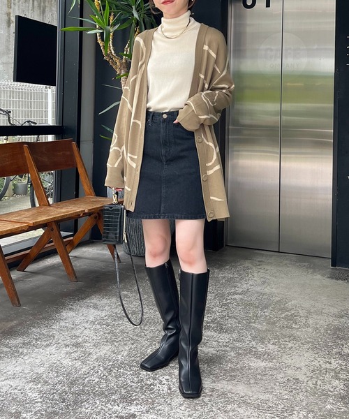 CAPRICIEUX LE'MAGE(カプリシューレマージュ)の「ラインジャガードカーディガン(カーディガン/ボレロ・レディース・チャコールグレー/ベージュ/ライトベージュ・FREE)」の11枚目の写真