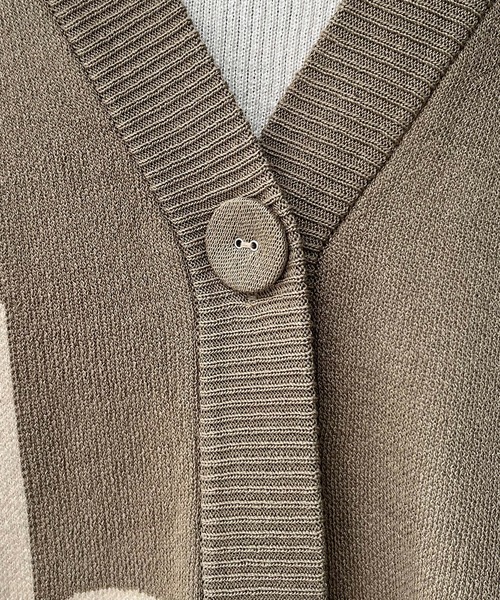 CAPRICIEUX LE'MAGE(カプリシューレマージュ)の「ラインジャガードカーディガン(カーディガン/ボレロ・レディース・チャコールグレー/ベージュ/ライトベージュ・FREE)」の6枚目の写真