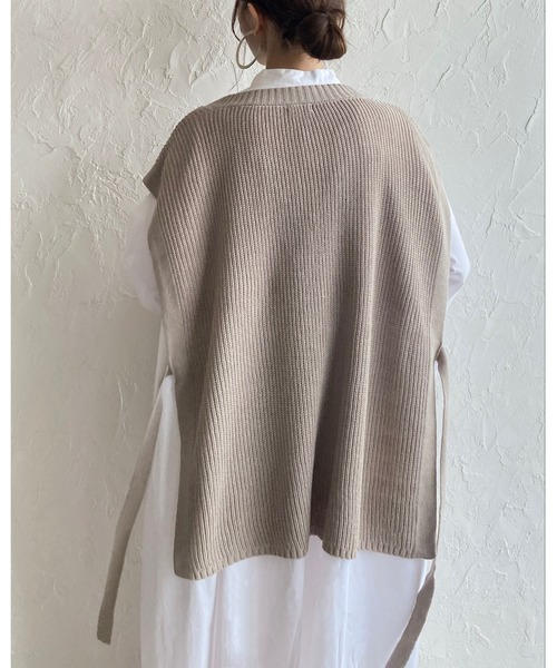She's Closet(シーズクローゼット)の「Vネック片畦編みサイドリボン前後差ロングニットベスト(ベスト・レディース・ブラック/ブラウン/グレイッシュベージュ/グリーン/ラベンダー・FREE)」の9枚目の写真