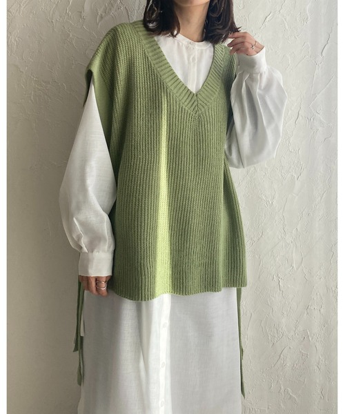 She's Closet(シーズクローゼット)の「Vネック片畦編みサイドリボン前後差ロングニットベスト(ベスト・レディース・ブラック/ブラウン/グレイッシュベージュ/グリーン/ラベンダー・FREE)」の11枚目の写真
