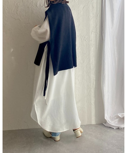 She's Closet(シーズクローゼット)の「Vネック片畦編みサイドリボン前後差ロングニットベスト(ベスト・レディース・ブラック/ブラウン/グレイッシュベージュ/グリーン/ラベンダー・FREE)」の13枚目の写真