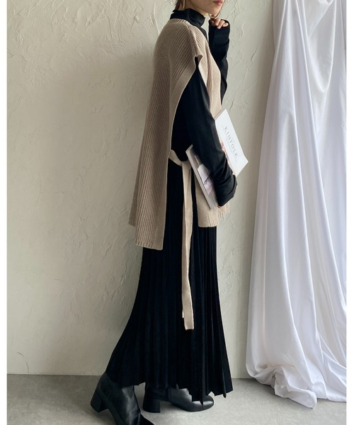 She's Closet(シーズクローゼット)の「Vネック片畦編みサイドリボン前後差ロングニットベスト(ベスト・レディース・ブラック/ブラウン/グレイッシュベージュ/グリーン/ラベンダー・FREE)」の15枚目の写真