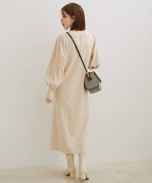 VIS（ビス）の「【前後2WAY】パール釦Iラインニットワンピース（ワンピース・レディース・ベージュ系その他/グリーン/ブラック/グレー・FREE）」の4枚目の写真