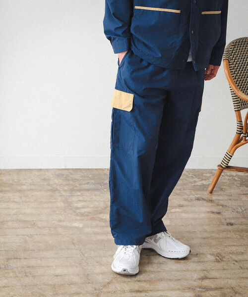 UNIVERSAL OVERALL(ユニバーサルオーバーオール)の「UNIVERSAL OVERALL × BEAMS / 別注 イージー カーゴ パンツ(カーゴパンツ・メンズ・ブラック/ネイビー/ベージュ・SMALL/MEDIUM/LARGE/X-LARGE)」の3枚目の写真