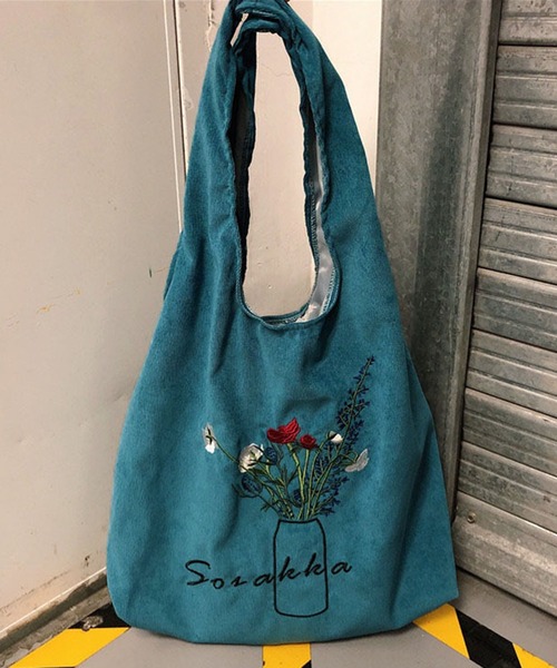 EPICKS(エピックス)の「フラワー刺繍ベロアトートバッグ(トートバッグ・レディース・ピンク/ベージュ/アイボリー/グリーン・F)」の11枚目の写真