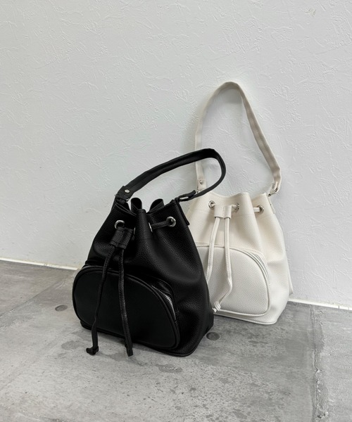 LVEU.（ラブユ.）の「【LVEU.】2way巾着ショルダーバッグ / バッグ 鞄 BAG 巾着 ショルダー ハンドバッグ 2way 合皮  合皮 ブラック オフホワイト（ショルダーバッグ・レディース・オフホワイト/ブラック・FREE）」の11枚目の写真