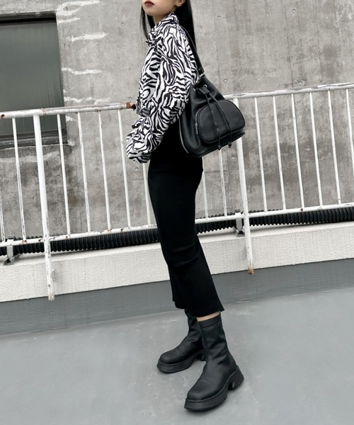 LVEU.（ラブユ.）の「【LVEU.】2way巾着ショルダーバッグ / バッグ 鞄 BAG 巾着 ショルダー ハンドバッグ 2way 合皮  合皮 ブラック オフホワイト（ショルダーバッグ・レディース・オフホワイト/ブラック・FREE）」の13枚目の写真