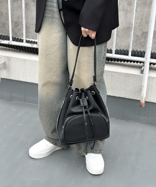 LVEU.（ラブユ.）の「【LVEU.】2way巾着ショルダーバッグ / バッグ 鞄 BAG 巾着 ショルダー ハンドバッグ 2way 合皮  合皮 ブラック オフホワイト（ショルダーバッグ・レディース・オフホワイト/ブラック・FREE）」の15枚目の写真