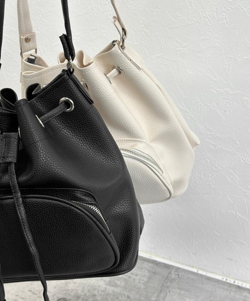 LVEU.（ラブユ.）の「【LVEU.】2way巾着ショルダーバッグ / バッグ 鞄 BAG 巾着 ショルダー ハンドバッグ 2way 合皮  合皮 ブラック オフホワイト（ショルダーバッグ・レディース・オフホワイト/ブラック・FREE）」の18枚目の写真