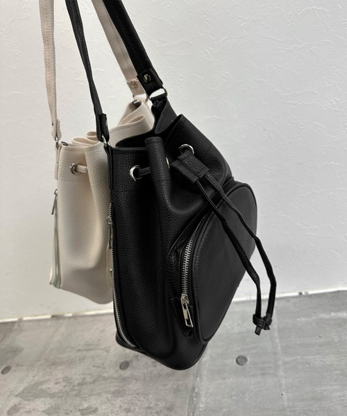 LVEU.（ラブユ.）の「【LVEU.】2way巾着ショルダーバッグ / バッグ 鞄 BAG 巾着 ショルダー ハンドバッグ 2way 合皮  合皮 ブラック オフホワイト（ショルダーバッグ・レディース・オフホワイト/ブラック・FREE）」の3枚目の写真