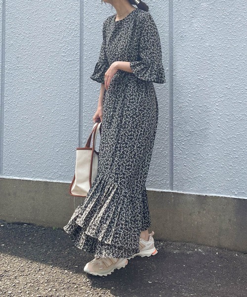 Bab（バブ）の「裾アシメプリーツワンピース（ワンピース・レディース・ライトブルー/オフホワイト/ブラック・M）」の17枚目の写真