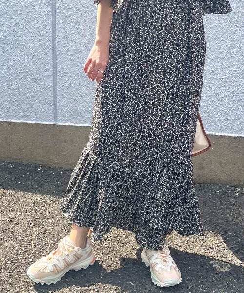 Bab（バブ）の「裾アシメプリーツワンピース（ワンピース・レディース・ライトブルー/オフホワイト/ブラック・M）」の19枚目の写真