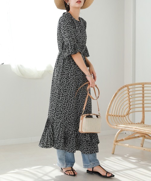 Bab（バブ）の「裾アシメプリーツワンピース（ワンピース・レディース・ライトブルー/オフホワイト/ブラック・M）」の10枚目の写真