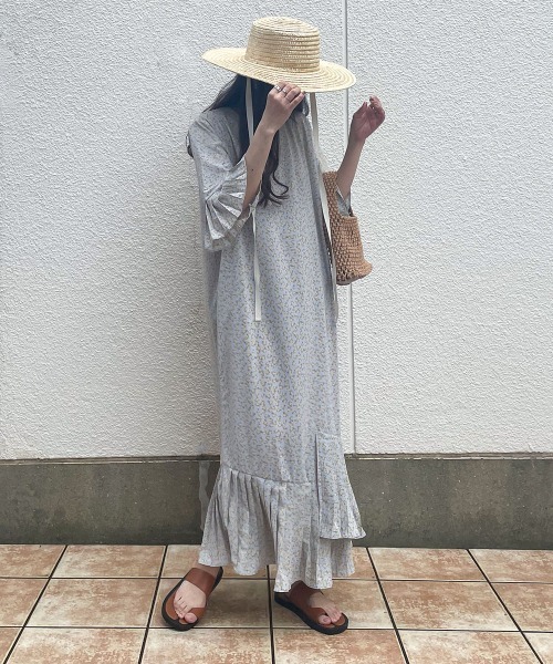 Bab（バブ）の「裾アシメプリーツワンピース（ワンピース・レディース・ライトブルー/オフホワイト/ブラック・M）」の5枚目の写真