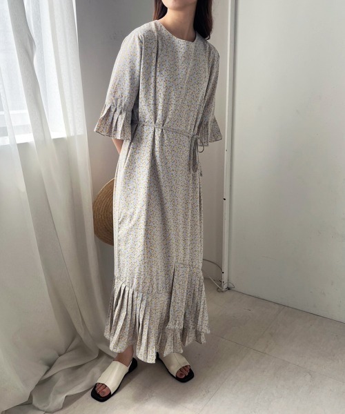 Bab（バブ）の「裾アシメプリーツワンピース（ワンピース・レディース・ライトブルー/オフホワイト/ブラック・M）」の7枚目の写真