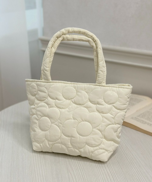 apres jour clair（アプレジュールクレア）の「【apres jour clair×ARIAZ】フラワーキルティングバッグ（ハンドバッグ・レディース・ライトブラウン/イエロー/ミント/アイボリー・FREE）」の2枚目の写真