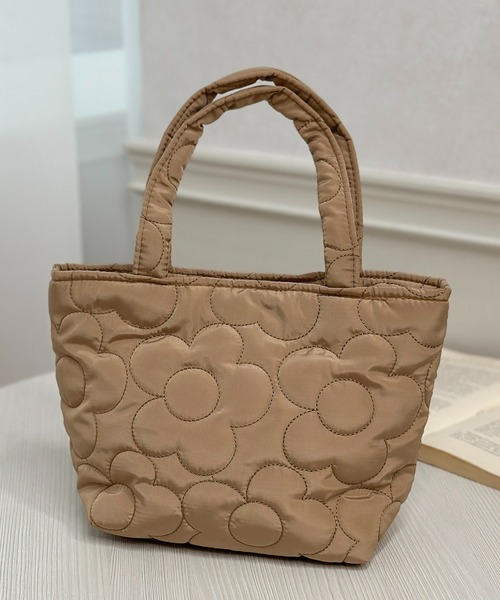 apres jour clair（アプレジュールクレア）の「【apres jour clair×ARIAZ】フラワーキルティングバッグ（ハンドバッグ・レディース・ライトブラウン/イエロー/ミント/アイボリー・FREE）」の3枚目の写真