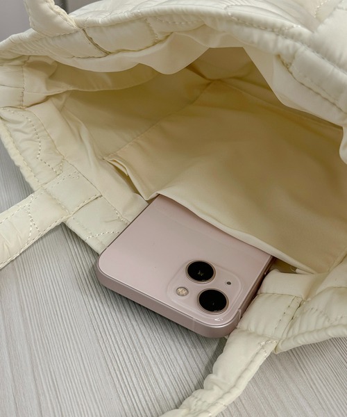 apres jour clair（アプレジュールクレア）の「【apres jour clair×ARIAZ】フラワーキルティングバッグ（ハンドバッグ・レディース・ライトブラウン/イエロー/ミント/アイボリー・FREE）」の8枚目の写真