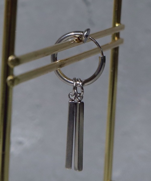 SBG（エスビー）の「SBG バーデザインピアス/イヤリング（ピアス（片耳用）・メンズ・シルバー系その他/ブラック/ブラック系その他/シルバー・FREE）」の4枚目の写真