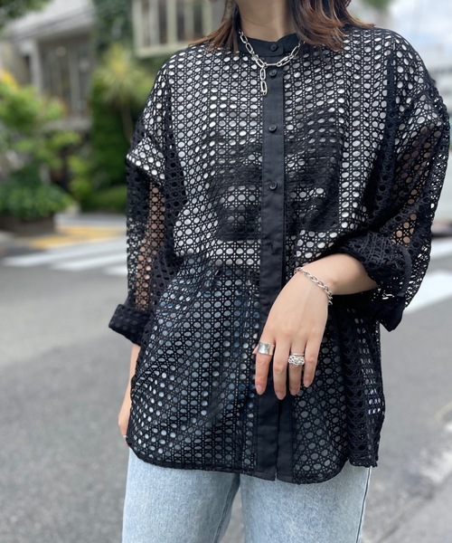 mi via loca（ミヴィアロカ）の「メッシュバンドカラーシャツ（シャツ/ブラウス・レディース・オフホワイト/グレー/ブラック・FREE）」の3枚目の写真