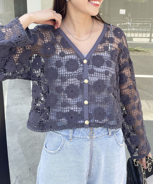 fredy emue(フレディエミュ)の「コットンレース前開きカーディガン(カーディガン/ボレロ・レディース・チャコールグレー/アイボリー・38)」の2枚目の写真