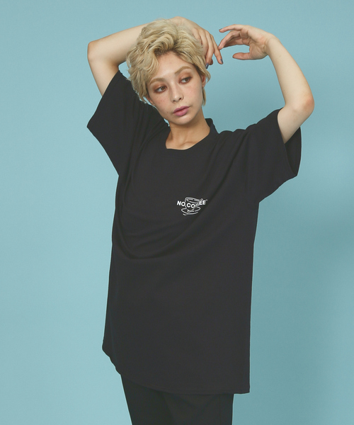 FRUIT OF THE LOOM(フルーツオブザルーム)の「【NO COFFEE × FRUIT OF THE LOOM】コラボアイテム ワンポイントブランドロゴ プリント Tシャツ / ユニセックス(Tシャツ/カットソー・メンズ・ブラック系その他2/ブラック/ブラック系その他/ホワイト系その他2/ブラック系その他3/ホワイト系その他/ホワイト系その他3/ホワイト・M/L/XL)」の6枚目の写真