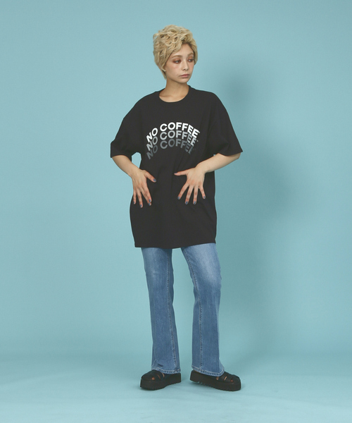 FRUIT OF THE LOOM(フルーツオブザルーム)の「【NO COFFEE × FRUIT OF THE LOOM】コラボアイテム ワンポイントブランドロゴ プリント Tシャツ / ユニセックス(Tシャツ/カットソー・メンズ・ブラック系その他2/ブラック/ブラック系その他/ホワイト系その他2/ブラック系その他3/ホワイト系その他/ホワイト系その他3/ホワイト・M/L/XL)」の9枚目の写真