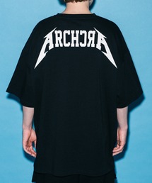 DANKE SCHON（ダンケシェーン）の「A4A×DankeSchon/エーフォーエー×ダンケシェーン/ARCHCRA OVER T/ロゴTシャツ（Tシャツ/カットソー）」