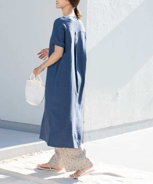 URBAN RESEARCH DOORS（アーバンリサーチドアーズ）の「リネンレーヨンVネックミディワンピース（ワンピース・レディース・ブルー/ブラック/ブラウン系その他・MEDIUM）」の14枚目の写真