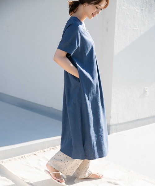 URBAN RESEARCH DOORS（アーバンリサーチドアーズ）の「リネンレーヨンVネックミディワンピース（ワンピース・レディース・ブルー/ブラック/ブラウン系その他・MEDIUM）」の16枚目の写真