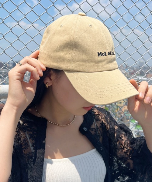 CLEA(クレア)の「【全6色】Moi et Toi ロゴ刺繍カラーキャップ(キャップ・レディース・ブラック/ライトピンク/ライトベージュ/オレンジ/ベージュ/ピンク・FREE)」の4枚目の写真