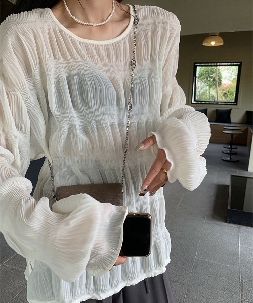 Achic(アシック)の「しわ加工シフォン 日焼け止め長袖シャツ(シャツ/ブラウス・レディース・ホワイト/ブラック・M)」の3枚目の写真